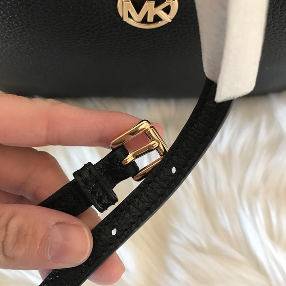 Michael Kors Fulton LG Pebbled Leather Crossbody - Picture 3 of 9